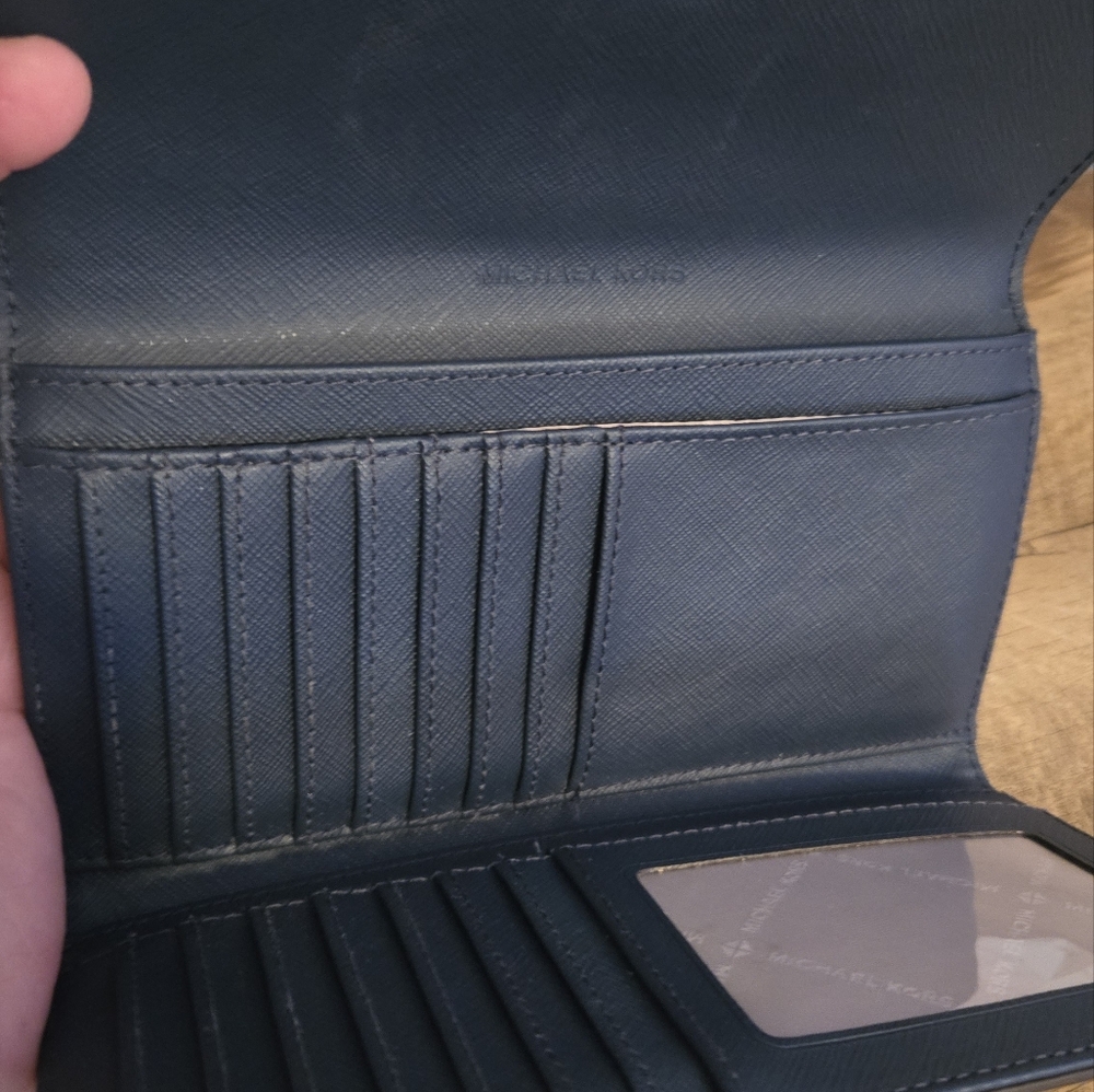 MK Wallet - Picture 2 of 7